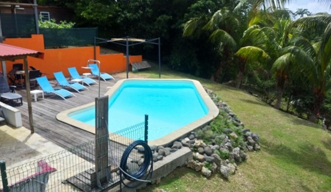 Bungalow d'une chambre avec piscine partagee jardin clos et wifi a Le Gosier a 1 km de la plage