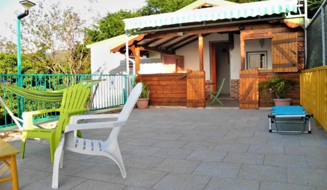 Bungalow d'une chambre avec vue sur la mer jardin clos et wifi a Deshaies