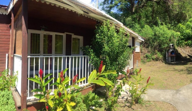 Bungalow de 2 chambres a Bouillante a 100 m de la plage avec terrasse amenagee et wifi