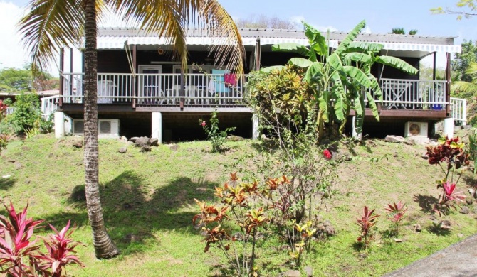 Bungalow de 2 chambres a Bouillante a 150 m de la plage avec terrasse amenagee et wifi