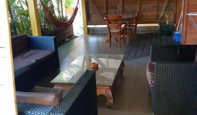 Bungalow de 2 chambres avec piscine partagee jacuzzi et terrasse amenagee a Le Gosier a 5 km de la plage