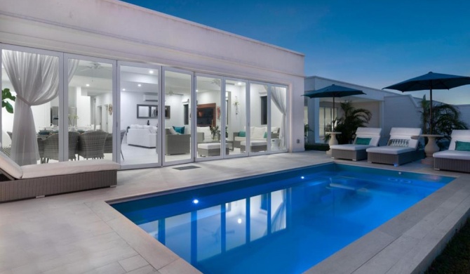 Luxury 3-bedroom villa with sea view on West Coast