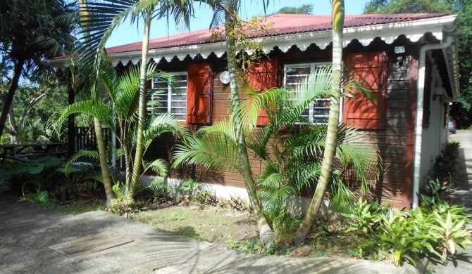 Maison de 2 chambres avec jardin amenage et wifi a deshaies a 3 km de la plage