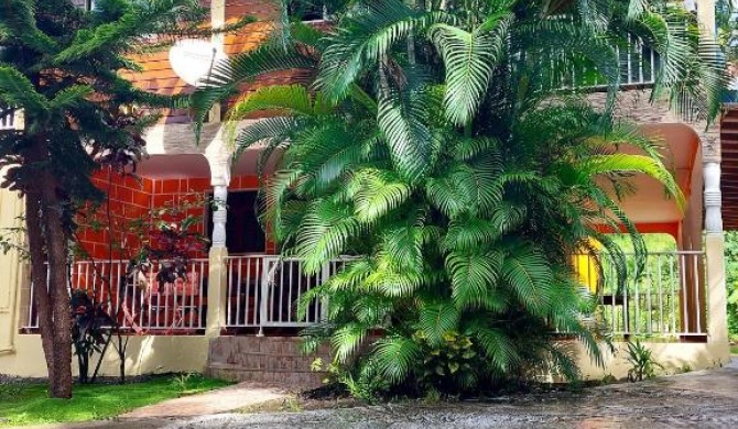 Maison de 3 chambres avec jardin amenage et wifi a Pointe Noire a 1 km de la plage