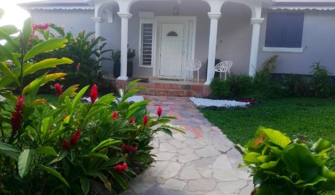 Maison de 4 chambres avec vue sur la mer jacuzzi et jardin clos a Sainte Rose a 5 km de la plage