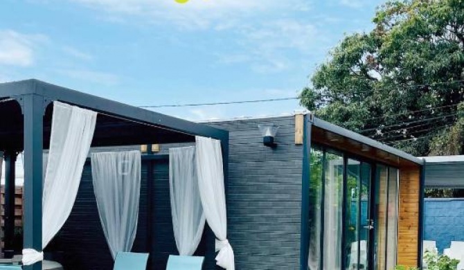 TINY HOUSE Lodge and Spa LOWINSKINN PETIT BOURG