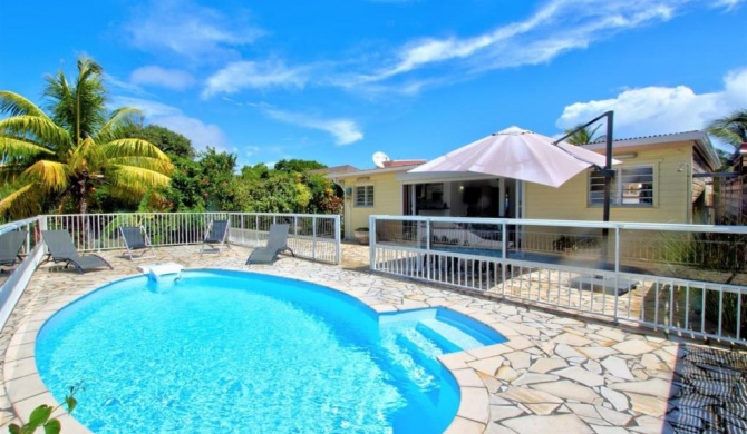 Villa de 2 chambres a Saint Francois a 500 m de la plage avec vue sur la mer piscine privee et jardin clos