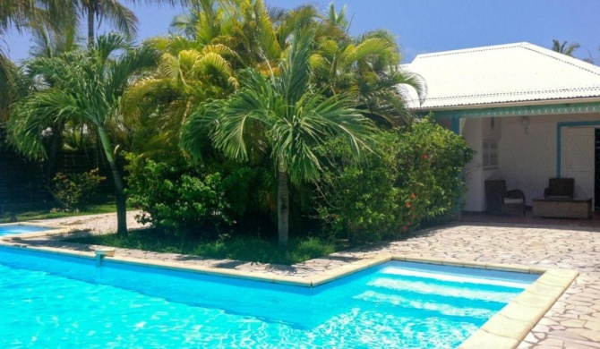 Villa de 3 chambres a Saint Francois a 300 m de la plage avec piscine privee jardin clos et wifi