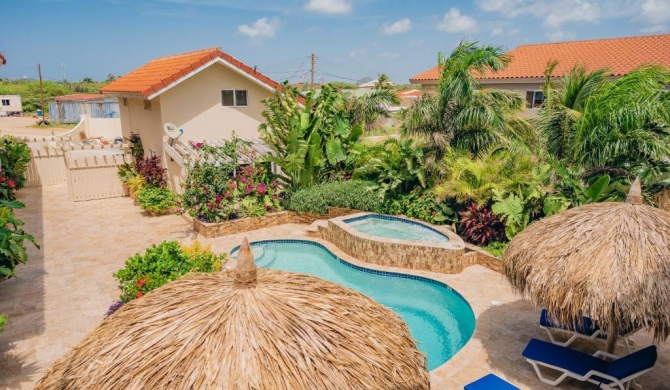 Dream Suites Aruba 4-bedroom apartment with tropical garden, pool and jacuzzi