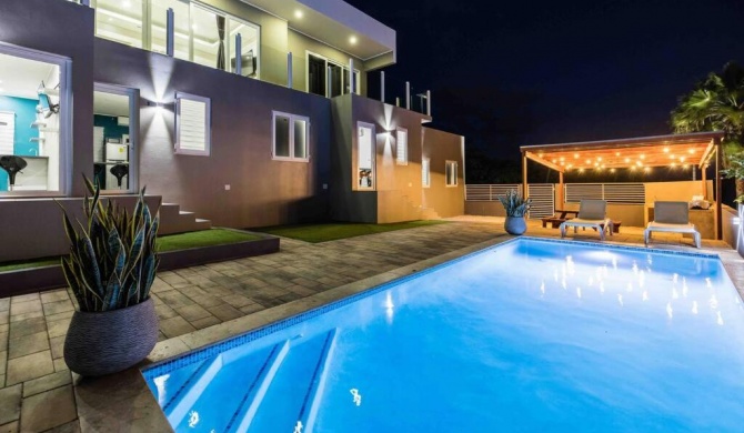 Private Estate with Pool 10bed/6baths
