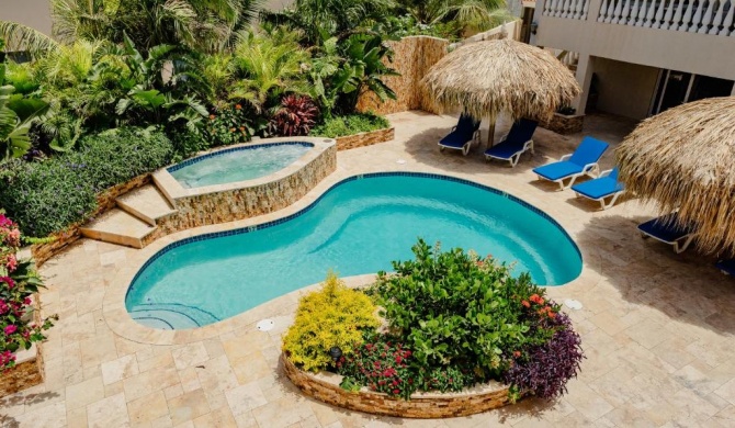 Stunning modern 2-bedroom apartment with tropical garden, pool and jacuzzi
