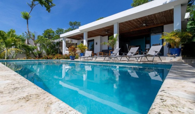 Casa Margarita - Stylish 3-bdrm Home - Pool, Ocean & Sunset Views
