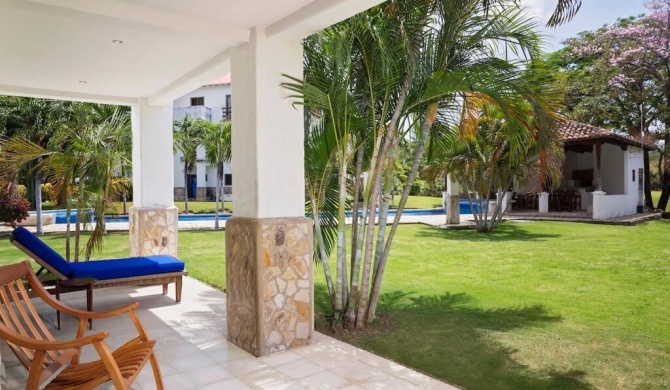 Golf Condo A1 F1: Nice view and access to the largest pool in Hacienda Iguana!