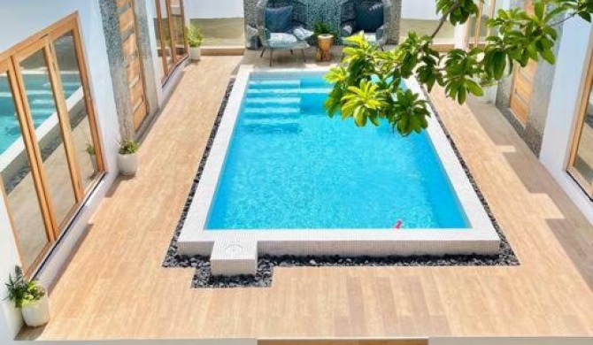 Moringa Resort - Studio B with Pool, open Air Shared Shower Bath
