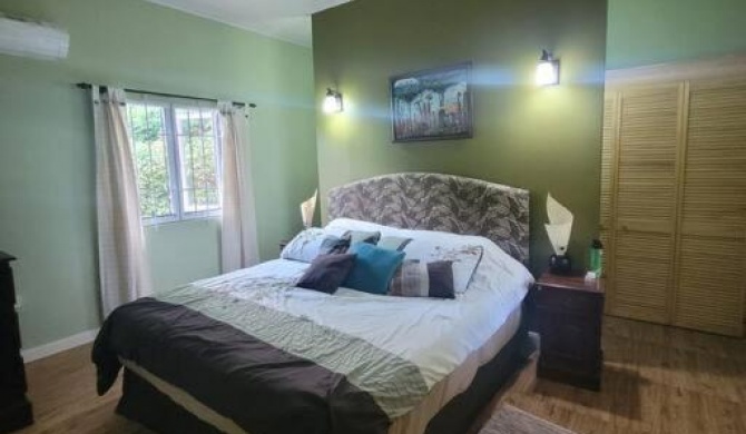 Mandelay Villa - cheerful 3 bedroom country home