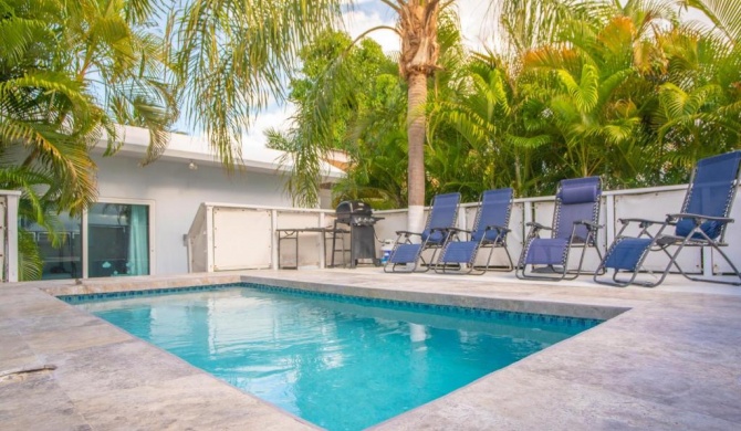 2 bdr with private pool- Suite #4 at 413