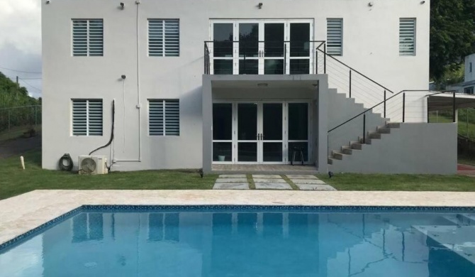 HERMOSA CASA CON PISCINA PRIVADA EN EL YUNQUE