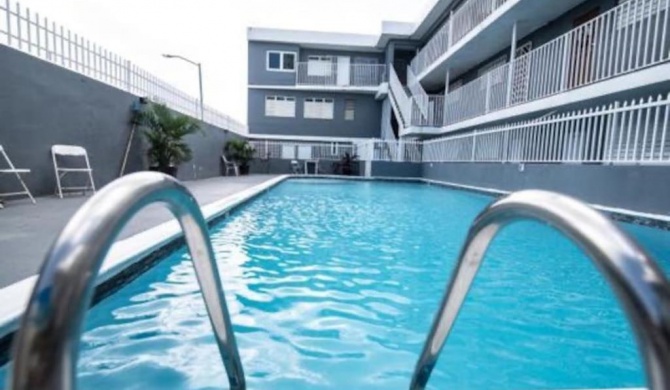 Modern 2BR with KingBed in Heart of Isla Verde Ave