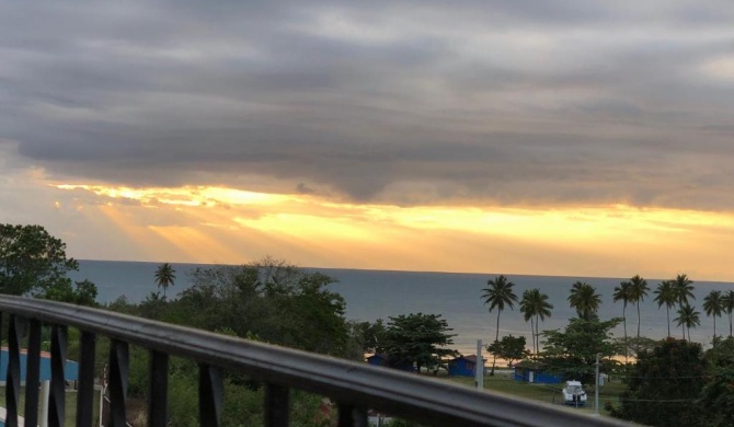 Stunning Sunset View, Walking distance to private beach