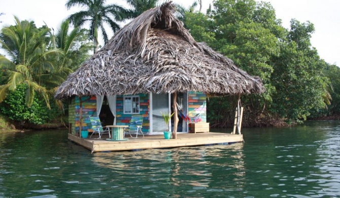 El Toucan Loco floating lodge