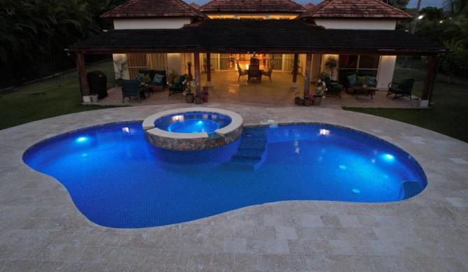 Villa Solara - Luxury 3 Bedroom Villa with Pool, Golf & Lake View