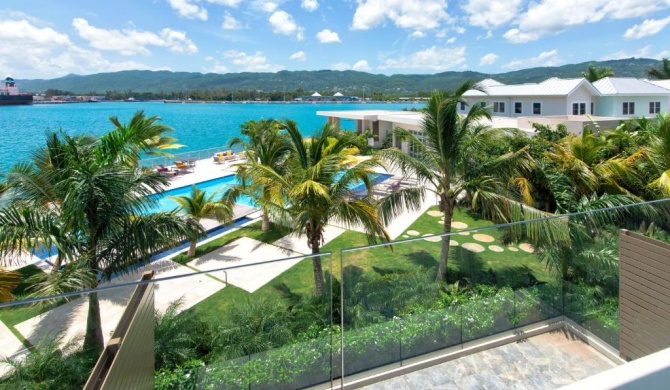 Luxury Oceanfront Residence Condo