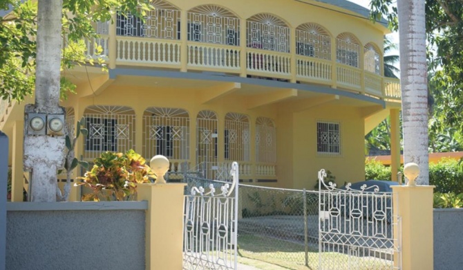 Unity Villa one bedroom apartment close to Montego Bay and Beaches with wifi