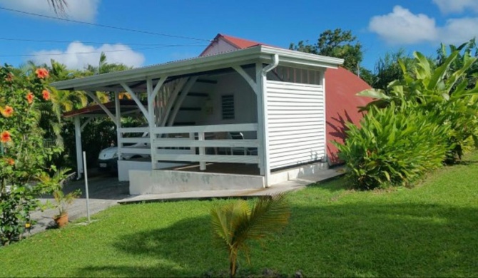 Bungalow d'une chambre avec vue sur la ville et jardin clos a Fort de france