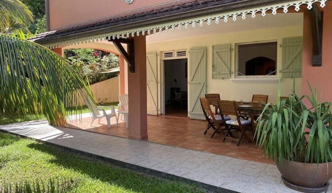 La Pagerie, joli bas de villa avec piscine au calme à 5 minutes de la plage