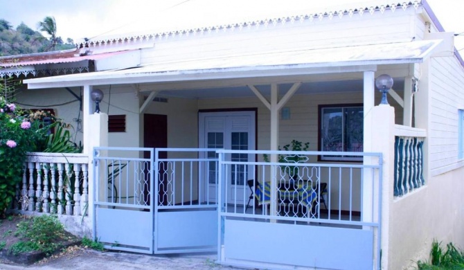 Maison de 2 chambres avec jardin clos et wifi a Le Vauclin a 6 km de la plage