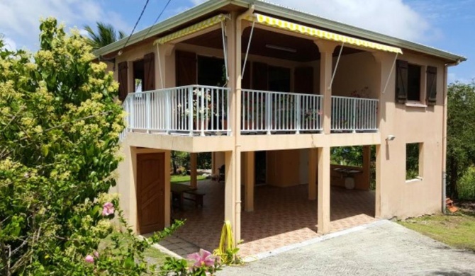 Maison de 2 chambres avec jardin et wifi a Sainte Anne a 1 km de la plage