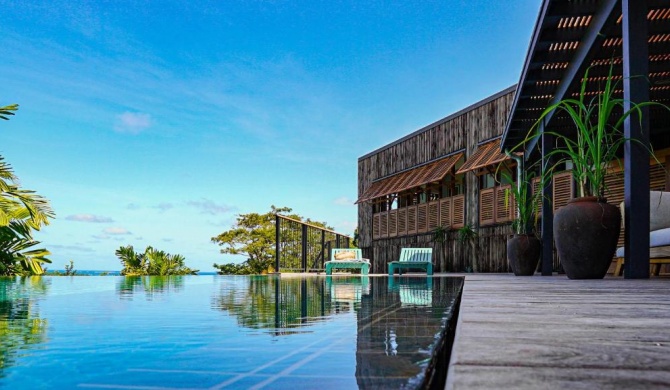 Villa d'architecte au François avec piscine à débordement de 16m