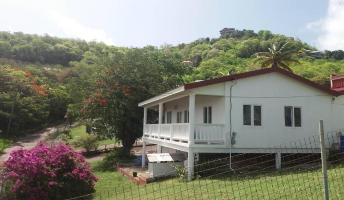 Calypso Villa - Upper Level Spacious Secluded Dwelling
